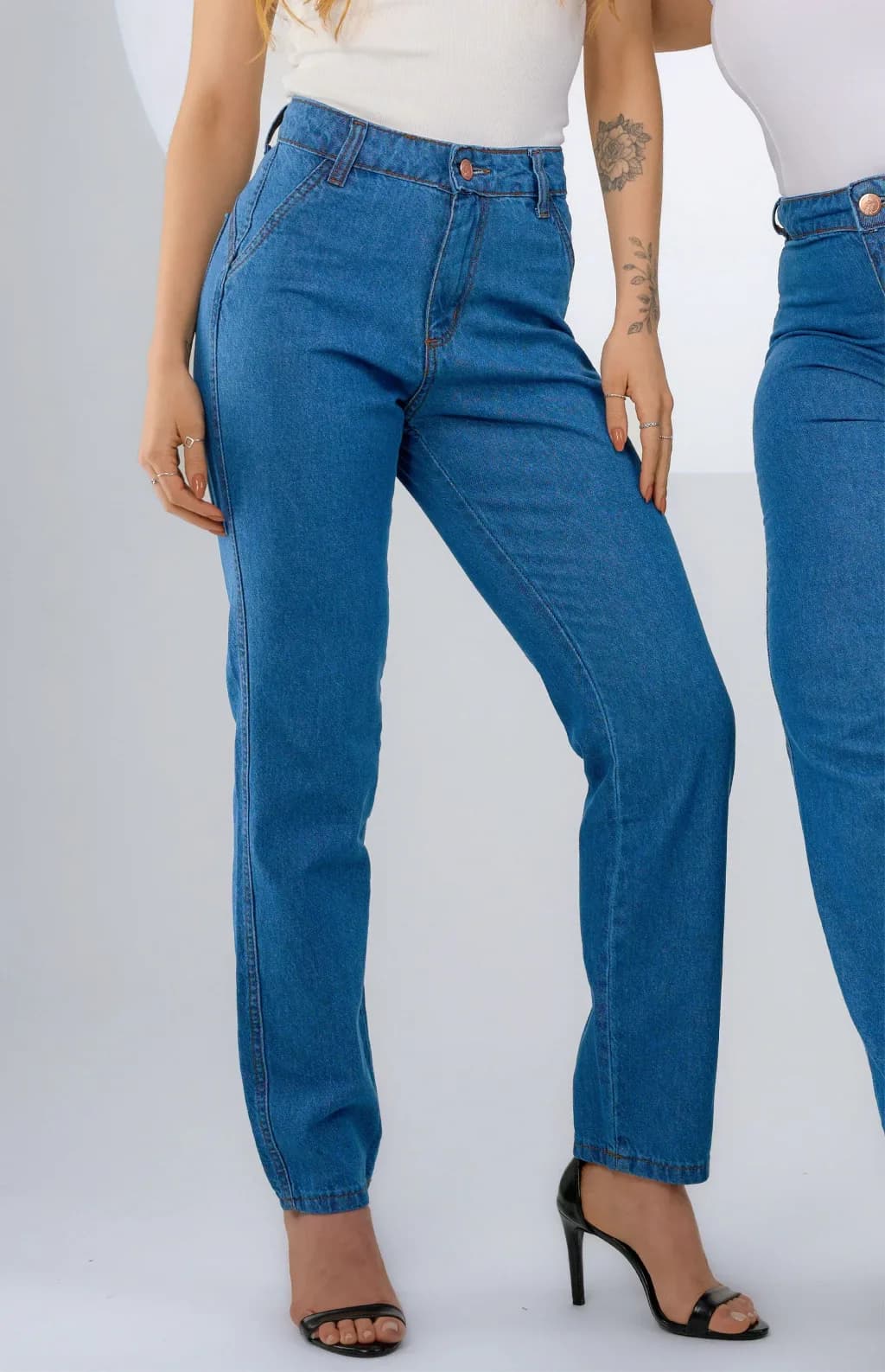 CALÇA JEANS FEMININA - RETA ESSENCE