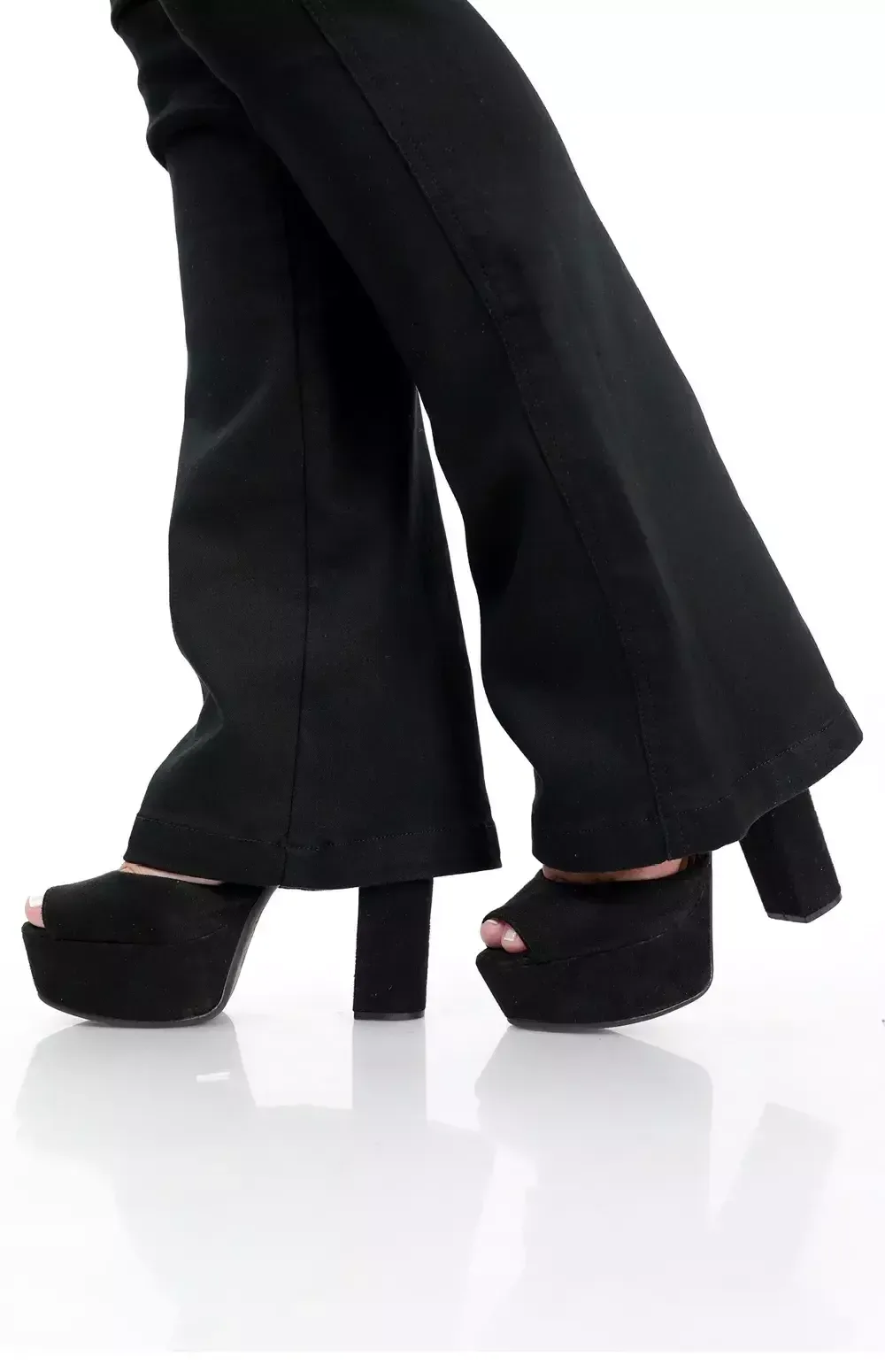 Calça Jeans Plus Size - Flare Preta Intense